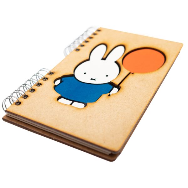 Duurzaam Houten Notitieboek – KOMONI –  Nijntje met Ballon – Miffy–with–Balloon – Gerecycled papier –  Navulbaar – NIJBA - Afbeelding 2