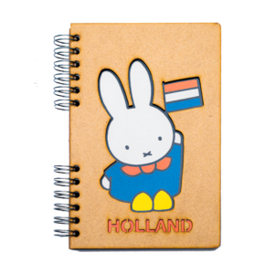Duurzaam Houten Notitieboek – KOMONI – Nijntje met Vlag – Miffy – with – Flag – Gerecycled papier – Navulbaar – NIJVLA