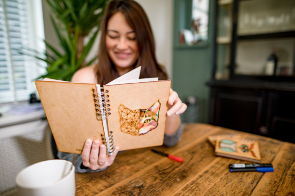 Duurzaam Houten Notitieboek – KOMONI – Cat – Kat – Gerecycled papier –  Navulbaar – KAT - Afbeelding 3
