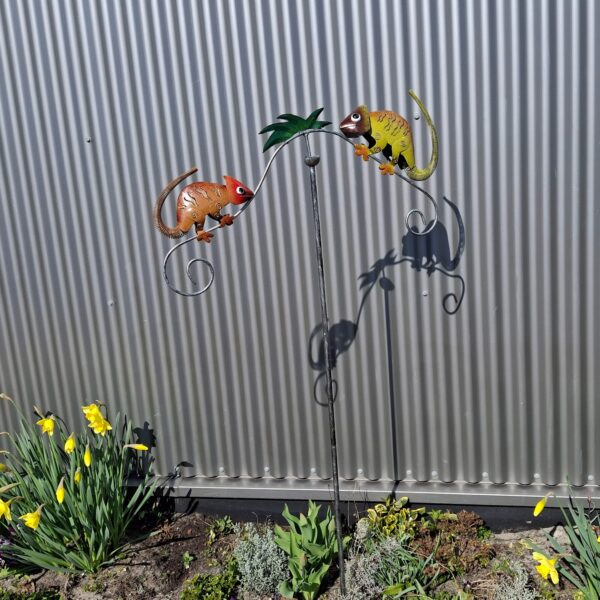 Windspinner Kameleon op een stok á 130cm, Metaal, Tuinbeeld, Art Bizniz, BW24598, Multi Color, Ø 66 cm
