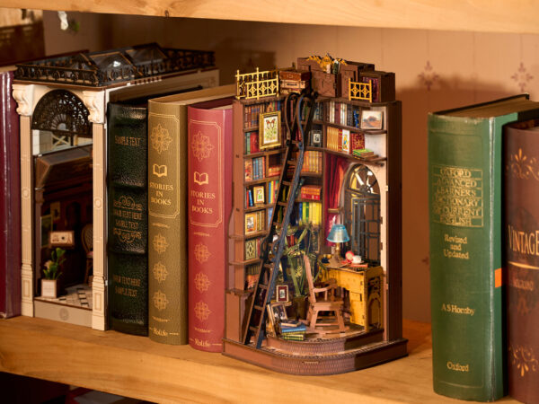Robotime, DIY Book Nook, Silent Corner Study, TGE02, 11,8x11,8x24,9cm - Afbeelding 2